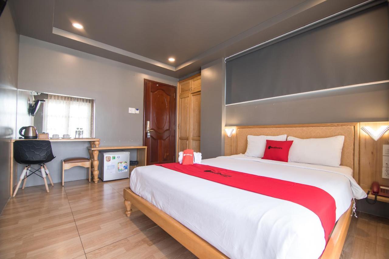 Reddoorz Plus Near Secc Ho Chi Minh City Exterior photo